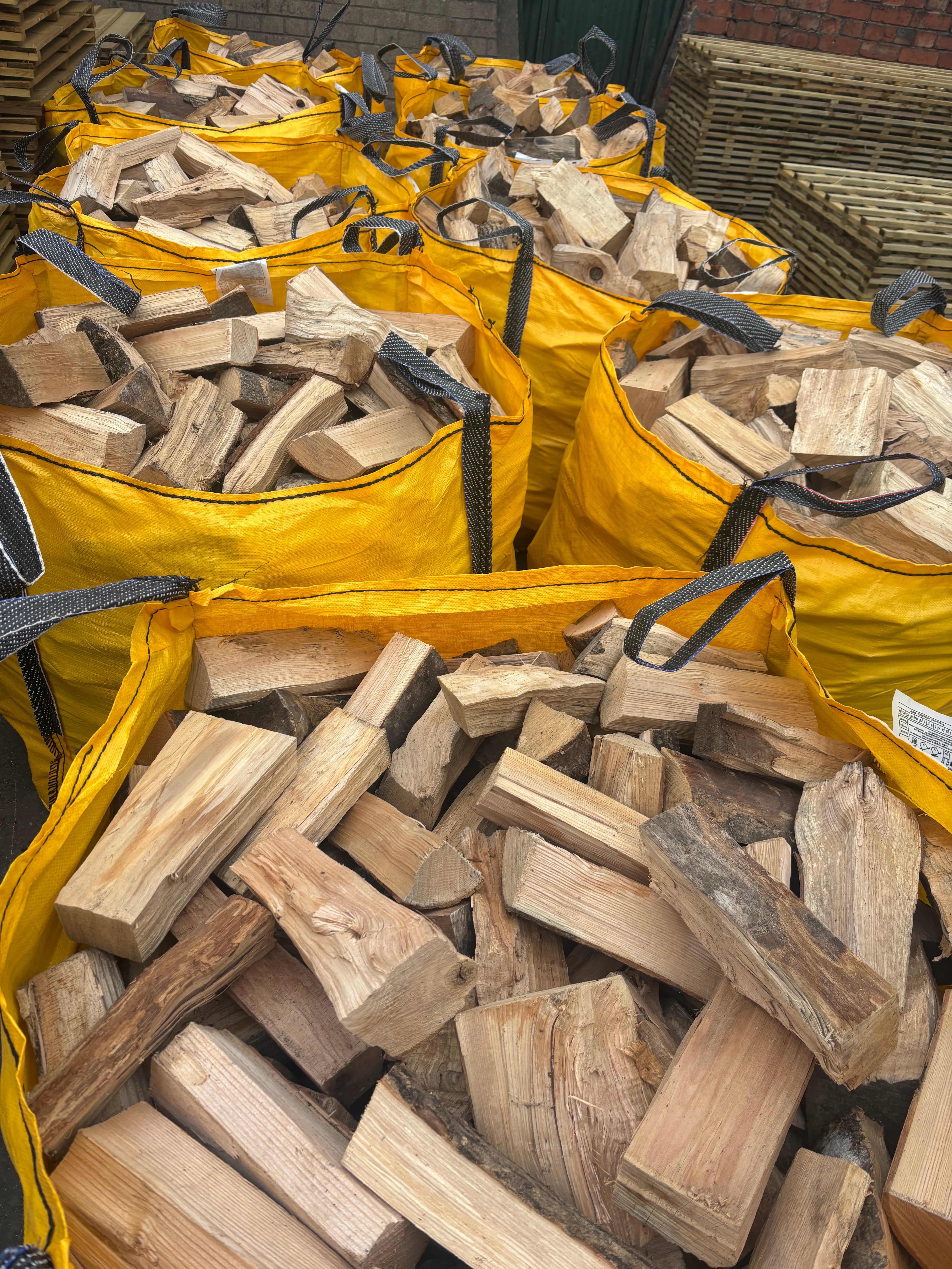 Dried Hardwood Firewood Logs - Bulk Bag 80cm x 80cm x 80cm